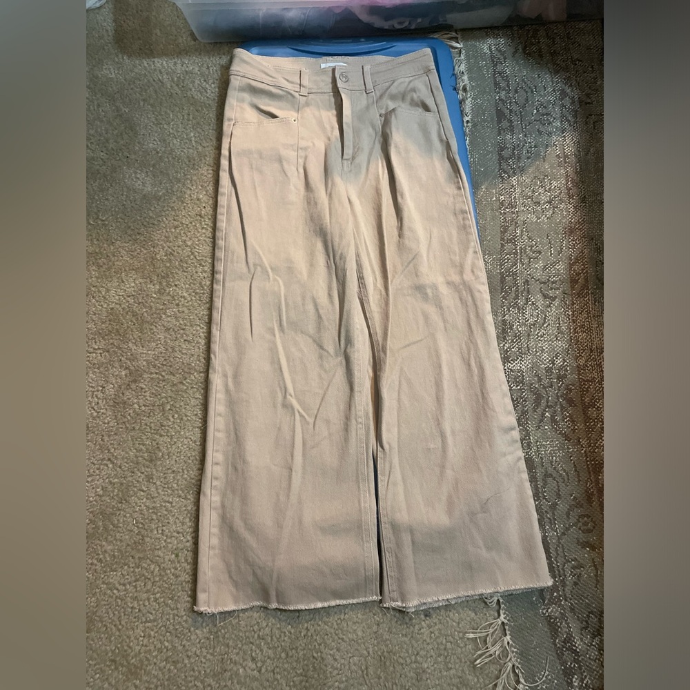 Tan pants
-forever 21 
- size 26/s